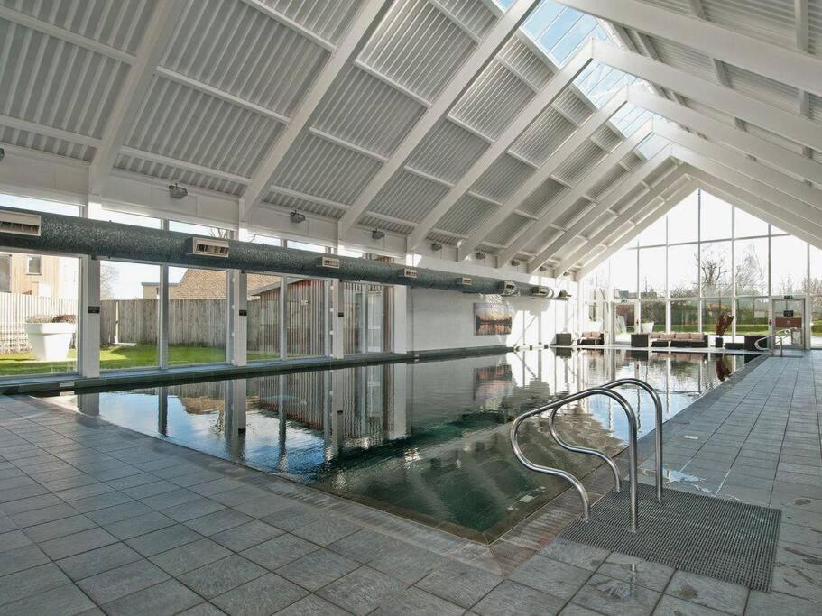 Cotswolds Lake Side Home With Luxury Spa Swallows Nest,Lower Mill Estate, Lakeside Home And Spa With A Harry Potter Cupboard Under The Stairs Somerford Keynes Ngoại thất bức ảnh
