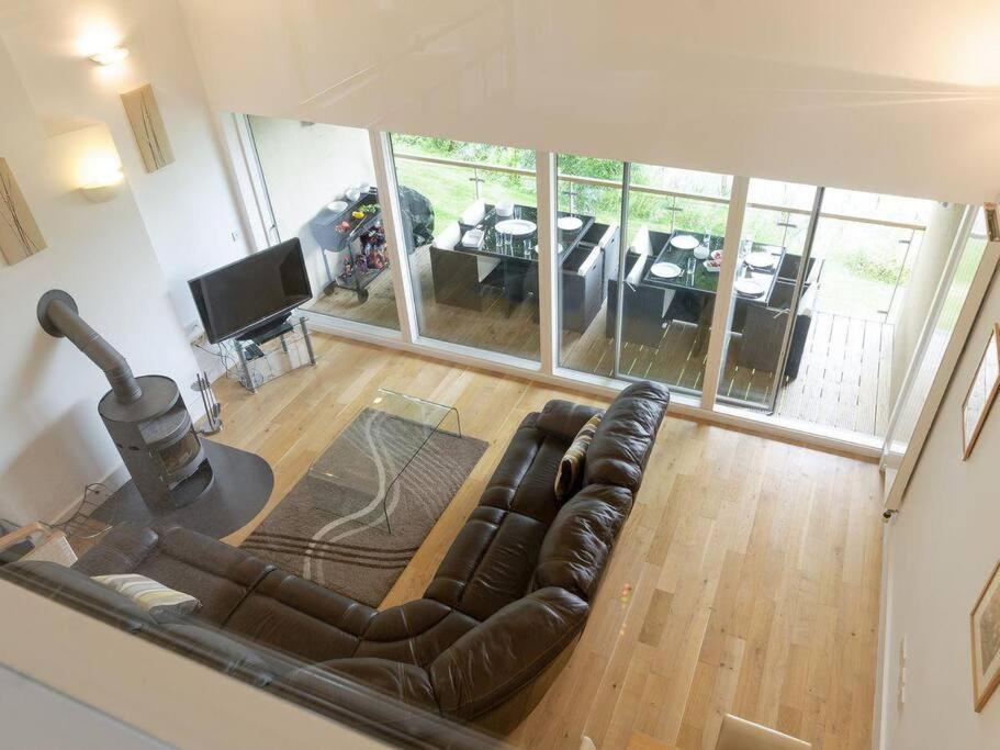 Cotswolds Lake Side Home With Luxury Spa Swallows Nest,Lower Mill Estate, Lakeside Home And Spa With A Harry Potter Cupboard Under The Stairs Somerford Keynes Ngoại thất bức ảnh